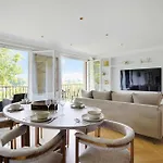 Luxurious Apartment - 2Br- 6P Eiffel Tower View